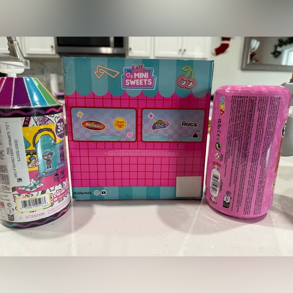 New L.O.L Surprise Mini Sweet dolls 4pk ,Vending Machine, Color me Studio Bundle - Picture 14 of 14